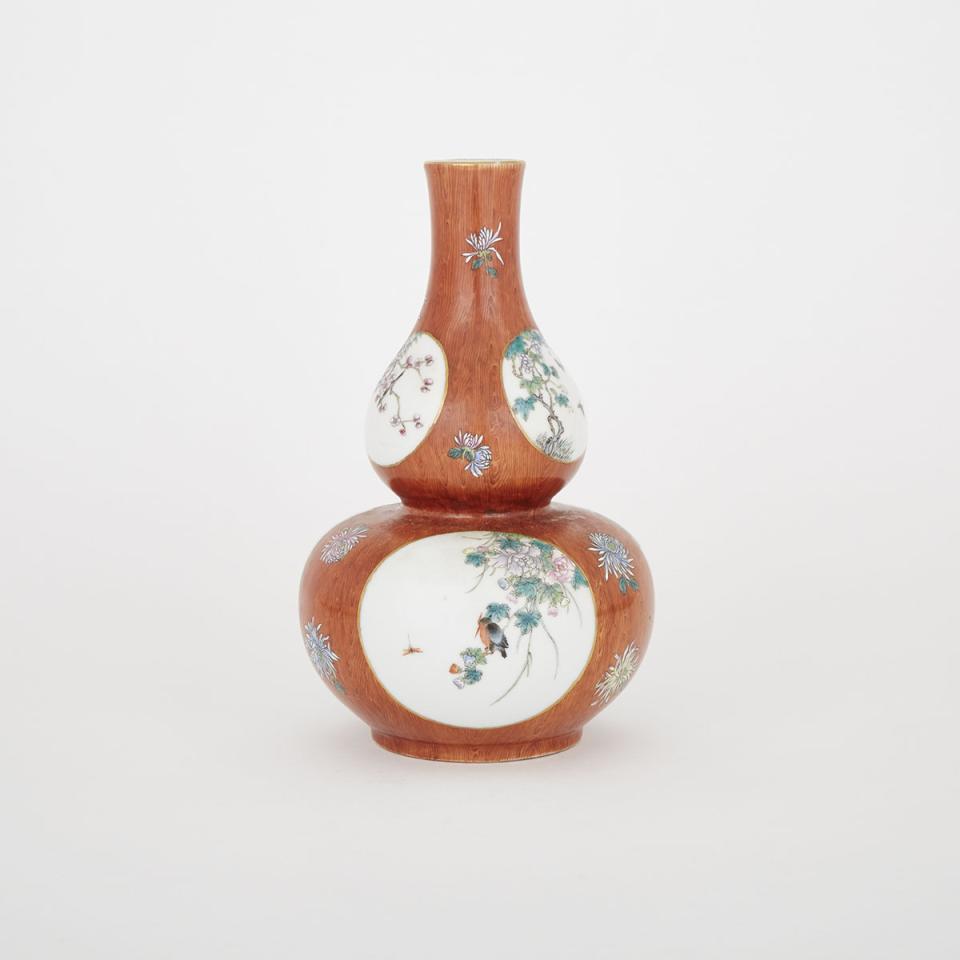 A Famille Rose ‘Faux Bois’ Double Gourd Vase,  Jingyuantang 靜遠堂 Mark, Republic Period (1912-1949)